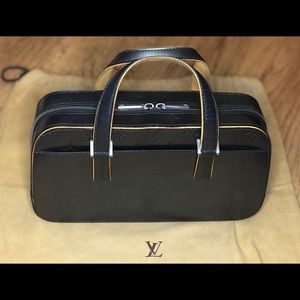 Authentic Louis Vuitton Shelton Bag